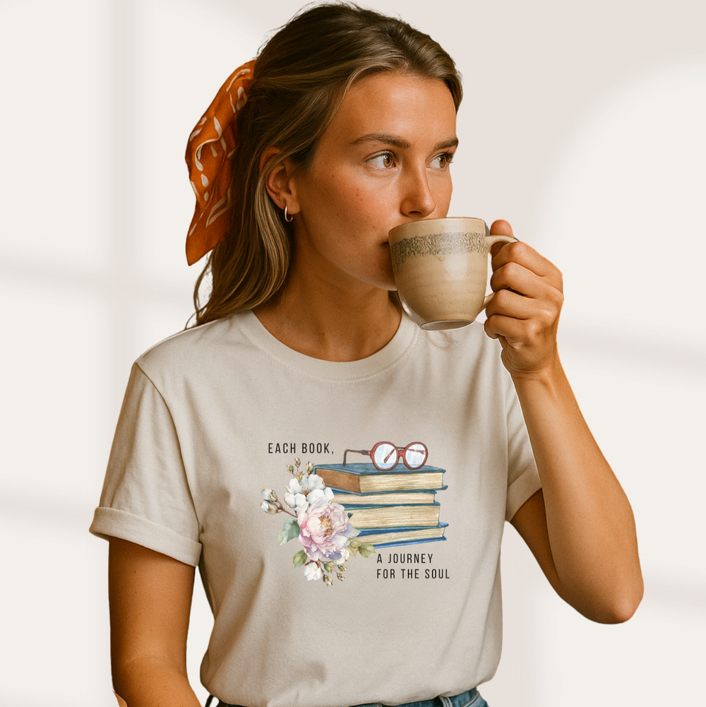 Mulher usando camiseta branca books